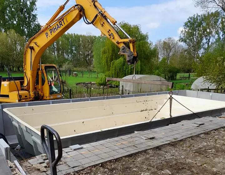 Pose d'une piscine à coque